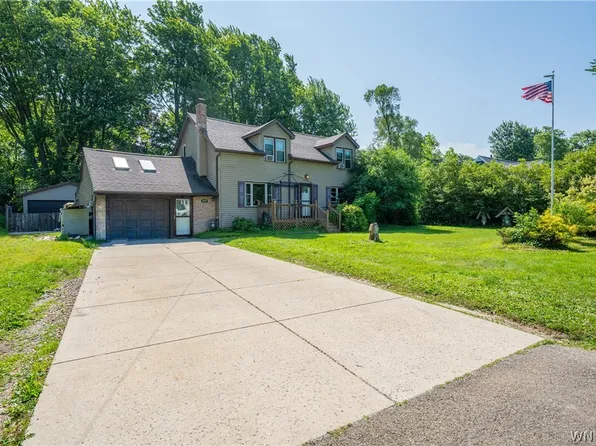 6937 Wellington Dr, Derby, NY 14047