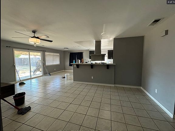 5th image of 1067 Moffat Dr