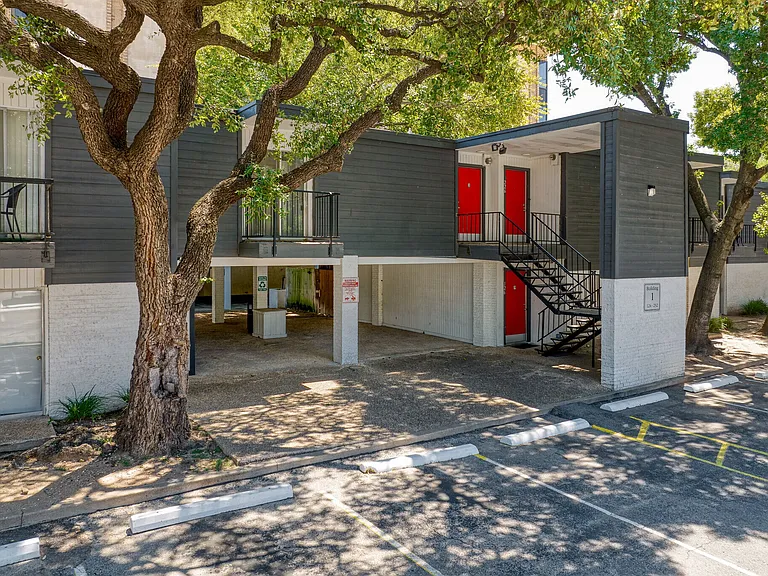South Congress Square — Photo 15