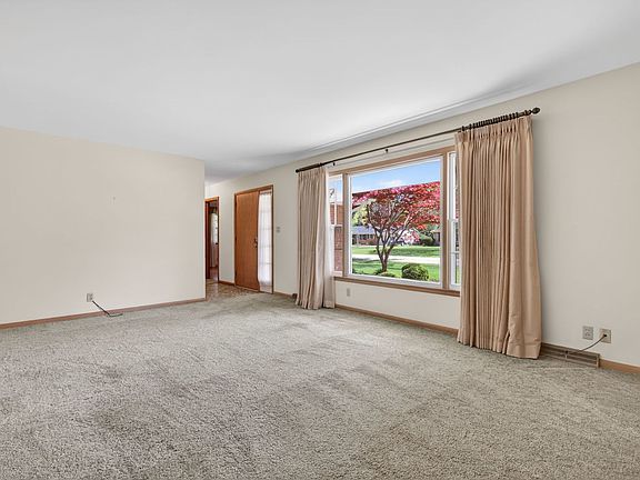 5th image of 2275 Garden Rd