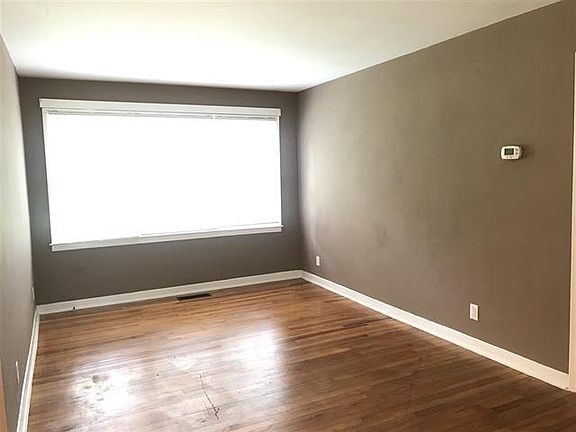 2nd image of 1733 Sunset Ln