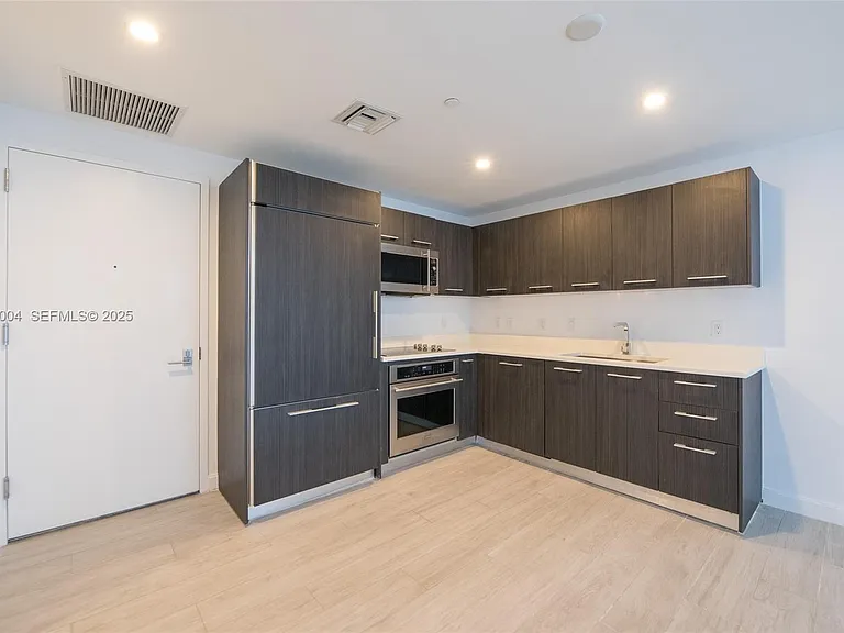 45 SW 9th St #1303 — Photo 6
