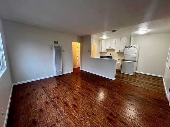 2nd image of 861 N Washington Pl APT 7