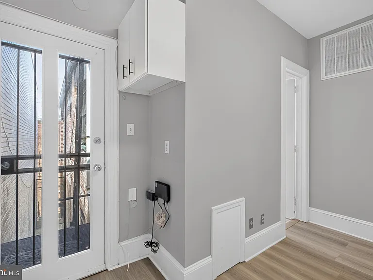 705 8th St SE #400 — Photo 14
