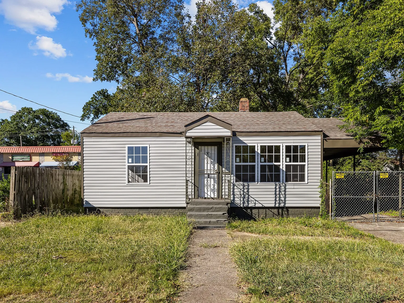 724 Graymont Avenue West - 1 — Photo 2