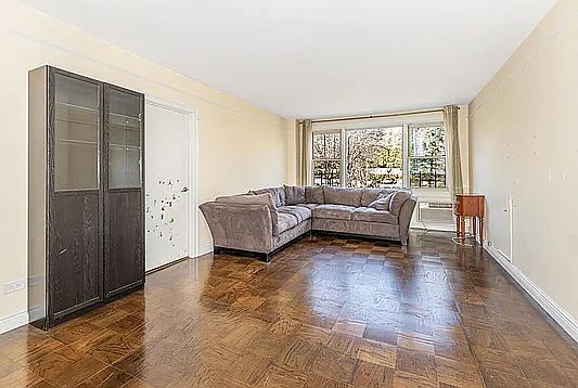 5th image of 3755 Henry Hudson Pkwy APT 4F