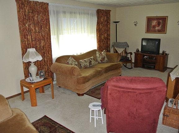 5th image of 118 Acorn Dr