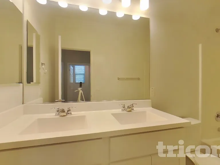 2929 N 28th St #7 — Photo 14