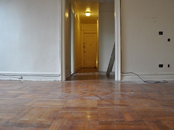 4th image of 2110 Westbury Ct APT 6D