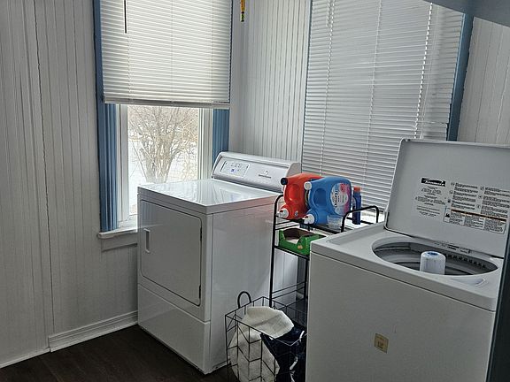 4th image of 247 W Main St