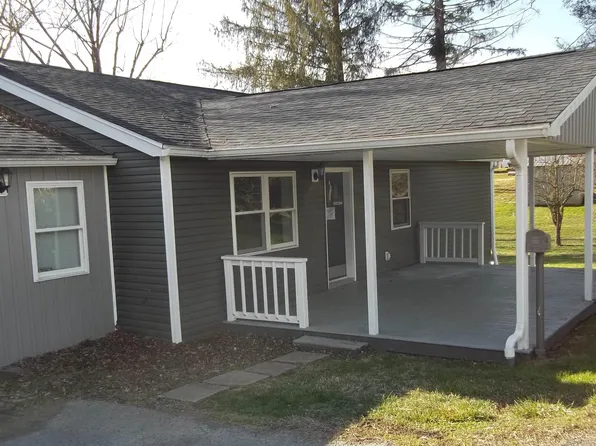 1315 Robin Ln, Fairmont, WV 26554