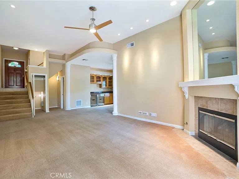3055 E Hillcrest Dr — Photo 5