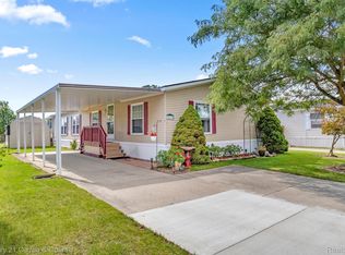24685 Canyon Cir, Flat Rock, MI