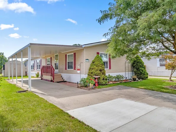 24685 Canyon Cir, Flat Rock, MI 48134
