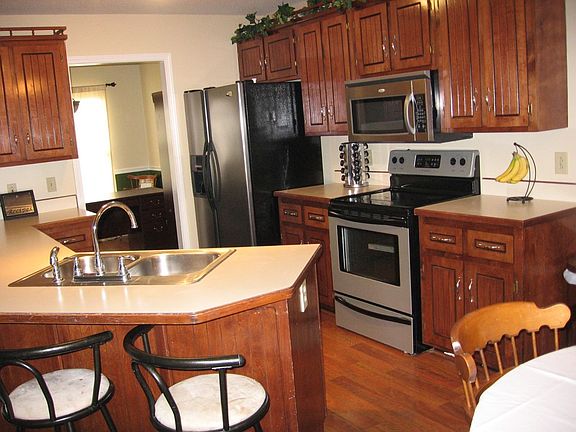 2nd image of 1213 Cobblestone Ln