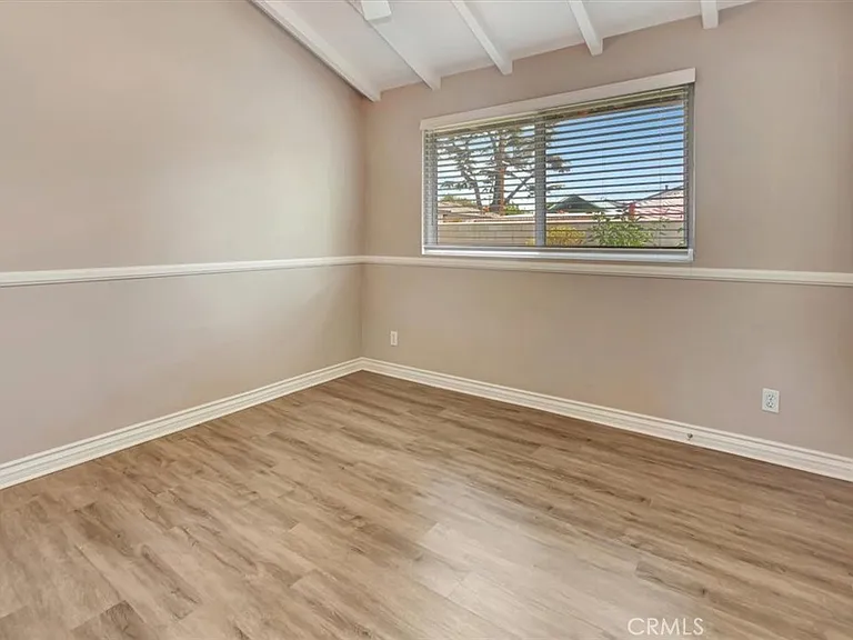 1522 W Robin Rd — Photo 13