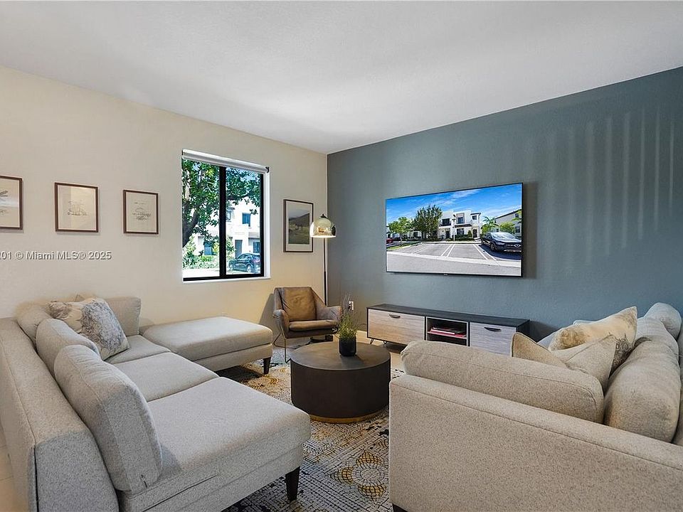 1st image of 20648 NE 7th Pl