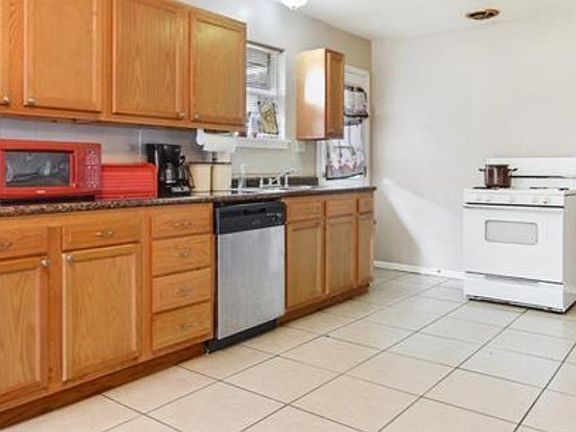 3rd image of 4523 Ligustrum St