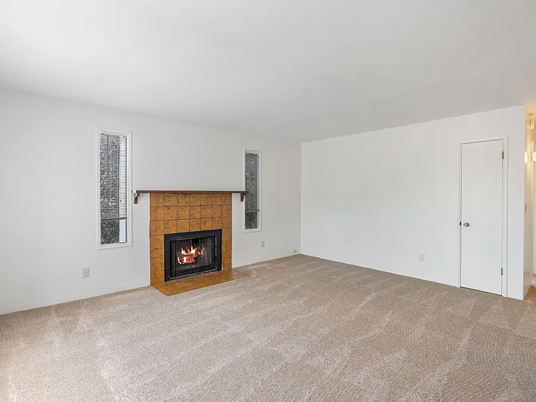 1299 N Tapadero Dr #C — Photo 3