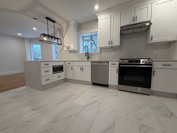 4th image of 10 Beech St #4