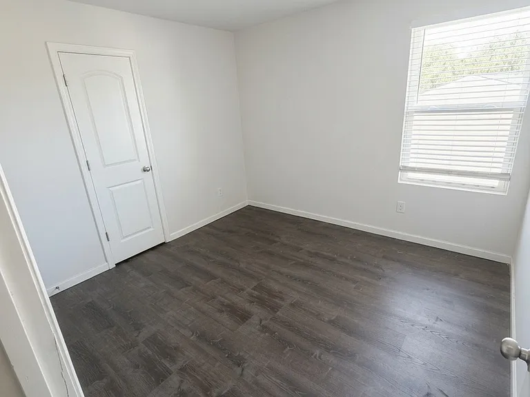 22 Oxford Ln — Photo 2