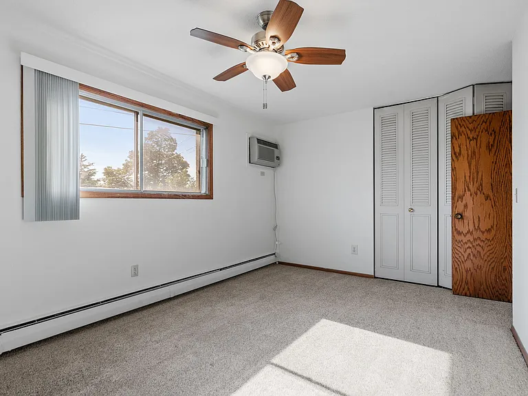 1605 Minnehaha Apartments — Photo 16