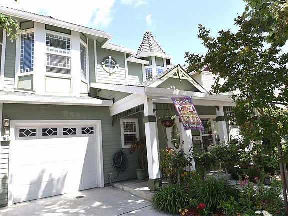 2nd image of 165 Pierce Ave