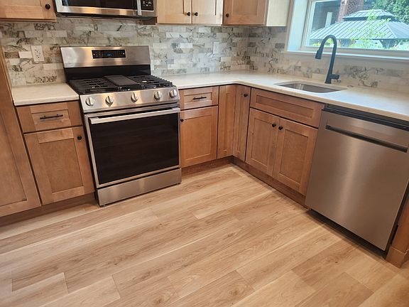 4th image of 614 Jamestown St