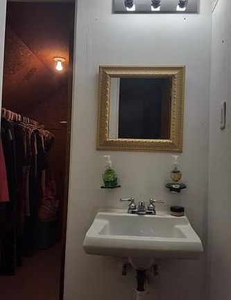 Master bath& walk in