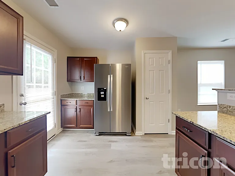 248 Eagle Pointe Dr — Photo 4