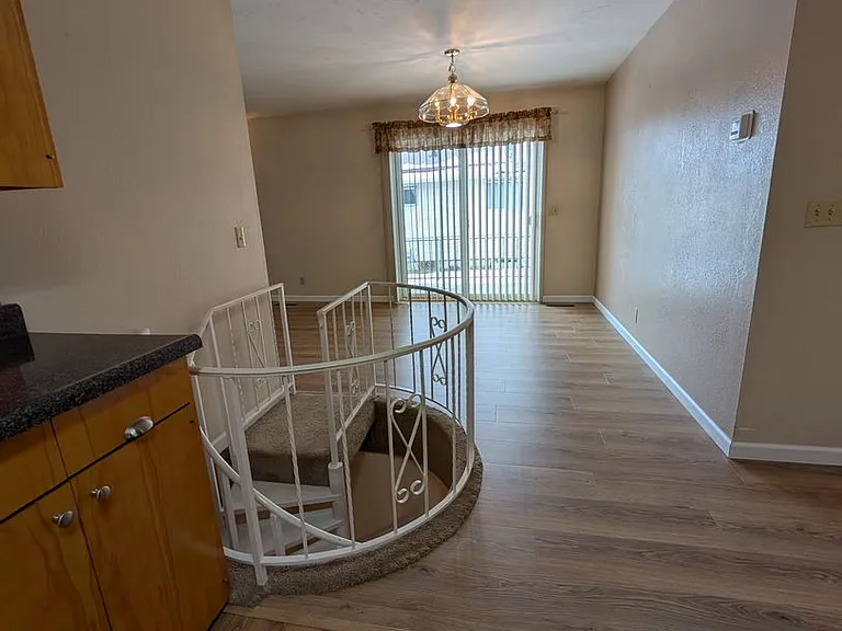 722 Bryden Ave — Photo 14