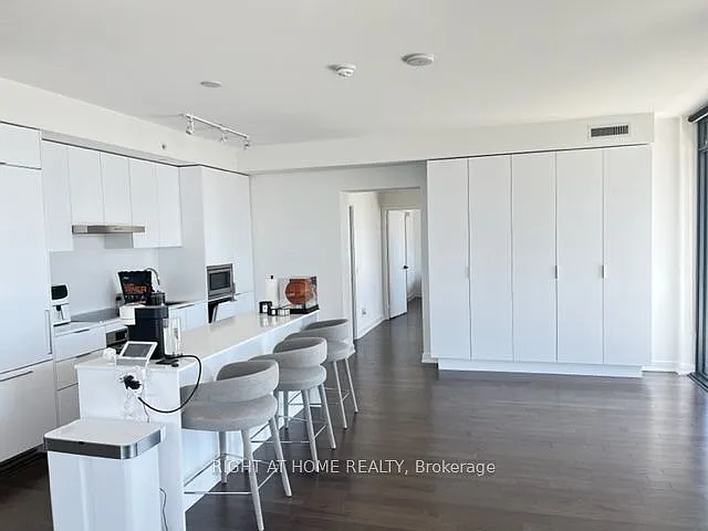 20 Lombard St S #3803 — Photo 13