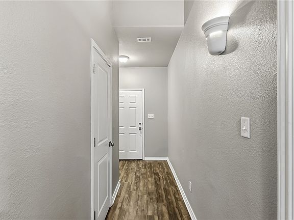 5th image of 3526 Summerway Dr