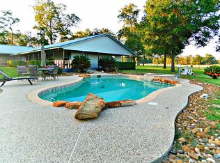 11 County Line Rd, Shepherd, TX 77371