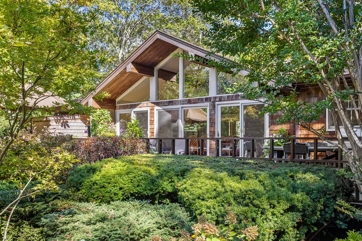 Building Photo - 210 Treescape Dr