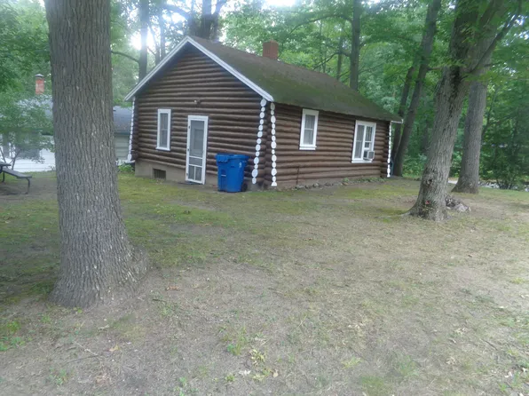 148 Desoto Ave, Houghton Lake, MI 48629