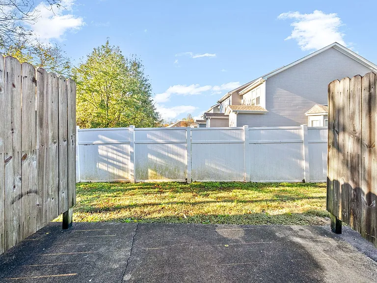 Raleigh Ct - 2303 — Photo 22