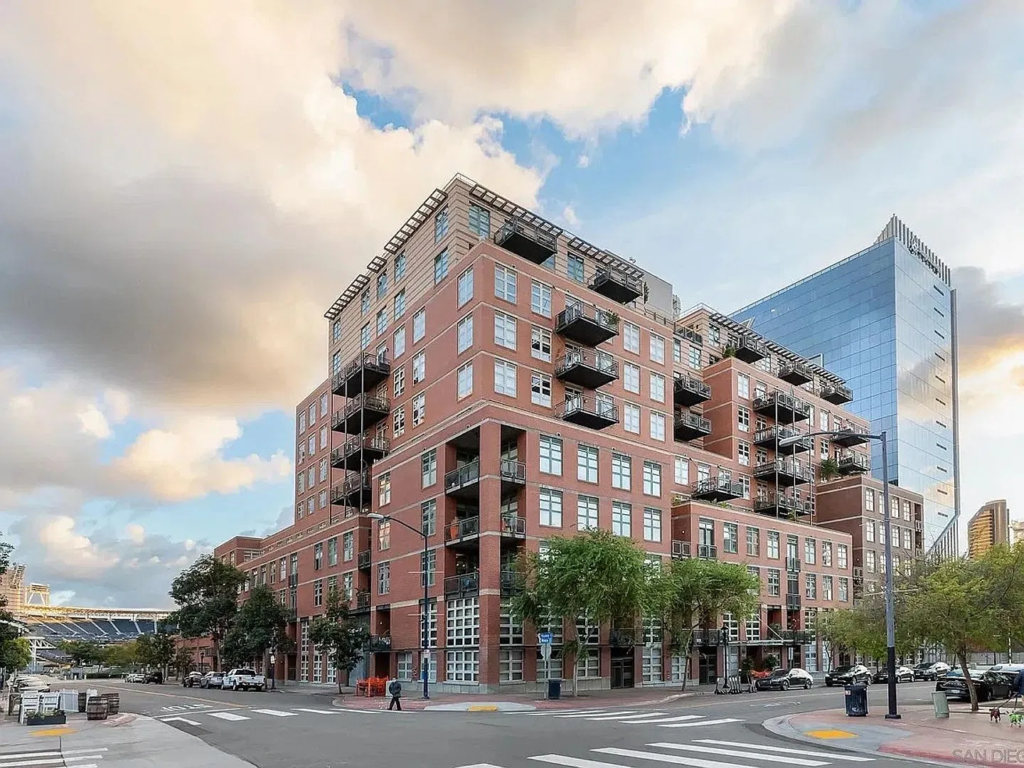 Beautiful, Spacious Loft Near Petco Park — Photo 2
