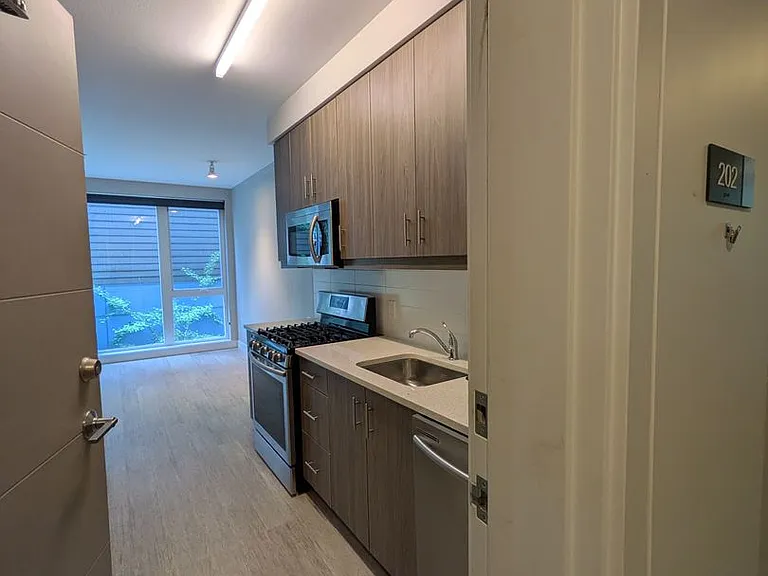 Division Terrace Apartments — Photo 33