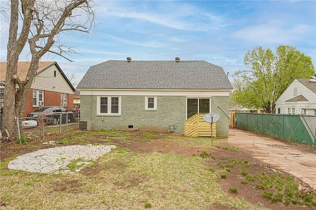 1710 Northwest 40th Street - 1 — Photo 3