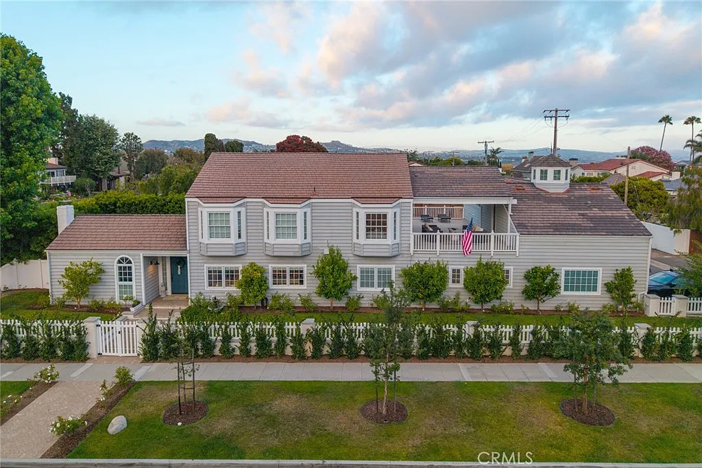 4 bed, 5.0 bath, 3261 sqft, $17,500 — Photo 2