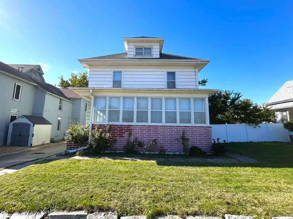 9 S 4th St, Marshalltown, IA 50158