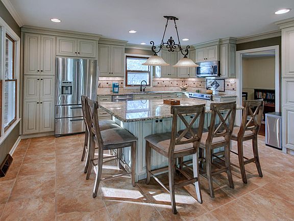 5th image of 10713 Farragut Hills Blvd