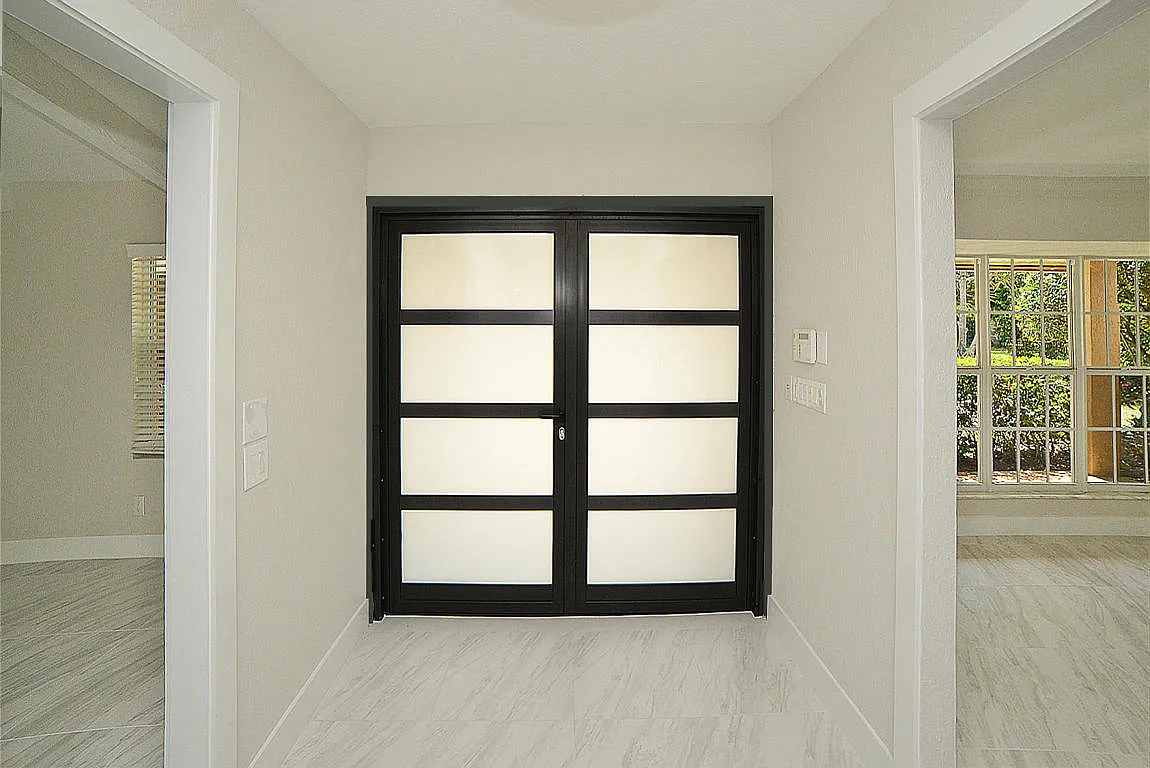 5 bed, 4.0 bath, 3741 sqft, $9,800 — Photo 3