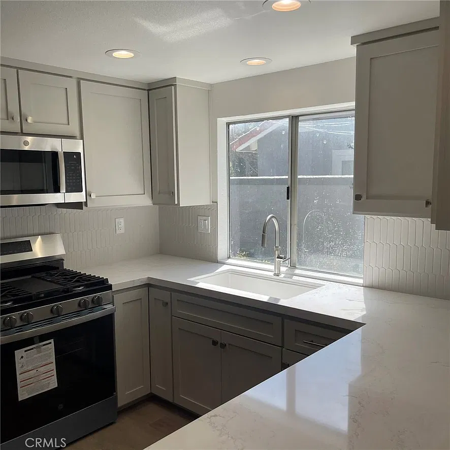 3 bed, 2.5 bath, 1570 sqft, $3,200 — Photo 3