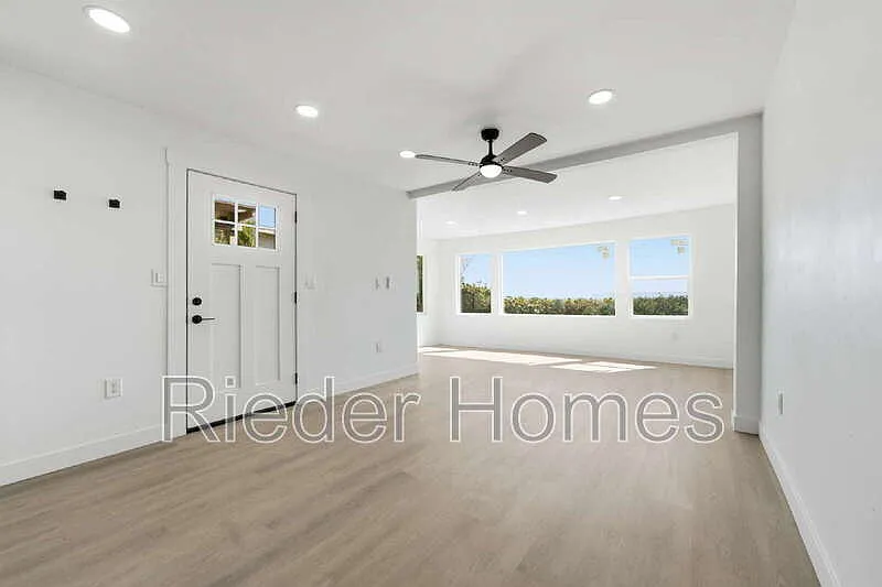 2 bed, 2.0 bath, 1028 sqft, $4,000 — Photo 4