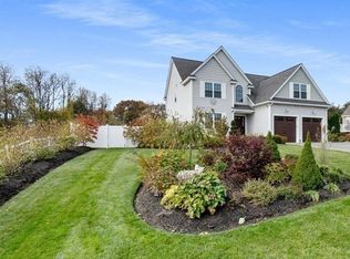 2 Poplar Hill Cir, Merrimac, MA 01860