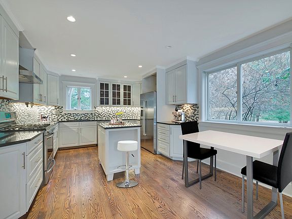 3rd image of 46 Atlantic Ave