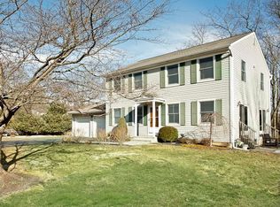 2 Wheatfield Rd, Cranbury, NJ 08512