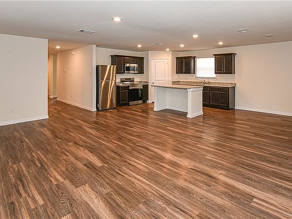 2nd image of 2807 Phoenix Dr